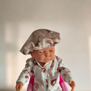 Tricot baby Pietenmuts met Sinterklaas en Piet print, voor baby's van 0 tot 1 jaar.