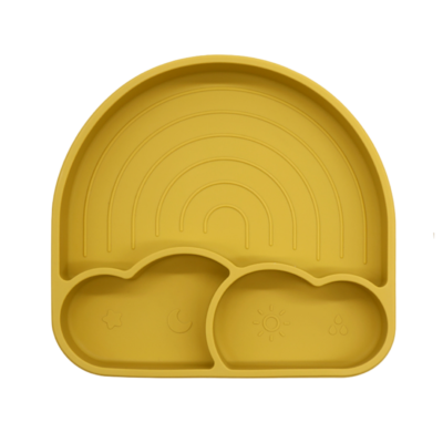 Mango-gele silicone regenboogbord met zuignap, ideaal voor baby's en peuters om zelfstandig te leren eten. Met vakjes om smaken apart te houden en een deksel voor eenvoudig opbergen.